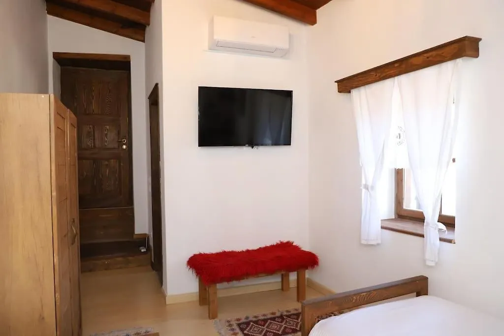 Mbrica Family - Berat Castle Gem Hotel Albania