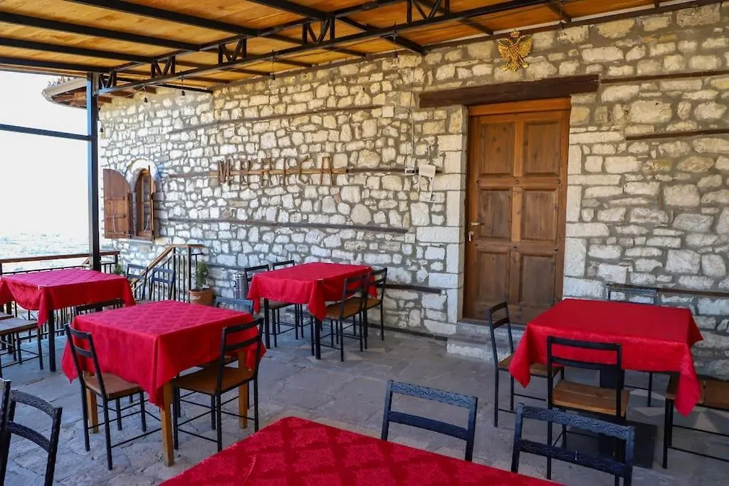 Mbrica Family - Berat Castle Gem Hotel 0*,