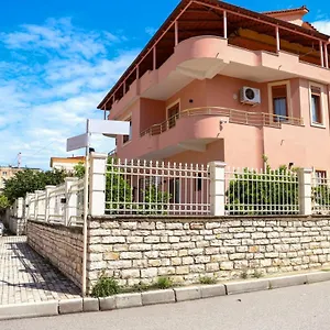 Pensión Maledhi, Berat